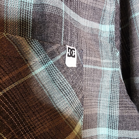 NWT DC Grey Mint Plaid Long Sleeve Button Up Shirt Size Medium Cotton Poly - Picture 3 of 11